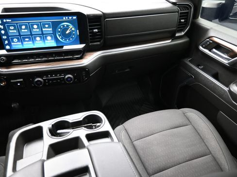 Used 2024 Chevrolet Silverado 2500 LT AWD/4WD image 38