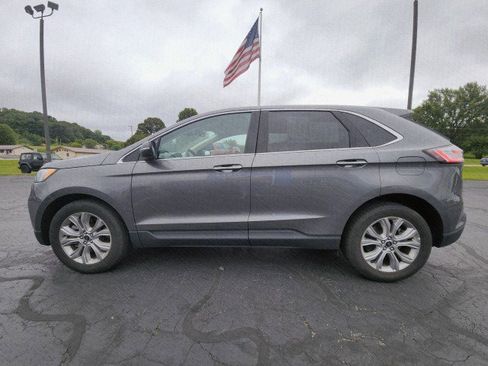 Used 2023 Ford Edge Titanium image 2