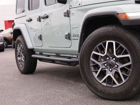 Used 2024 Jeep Wrangler Unlimited Sahara w/ Technology Group AWD/4WD image 3