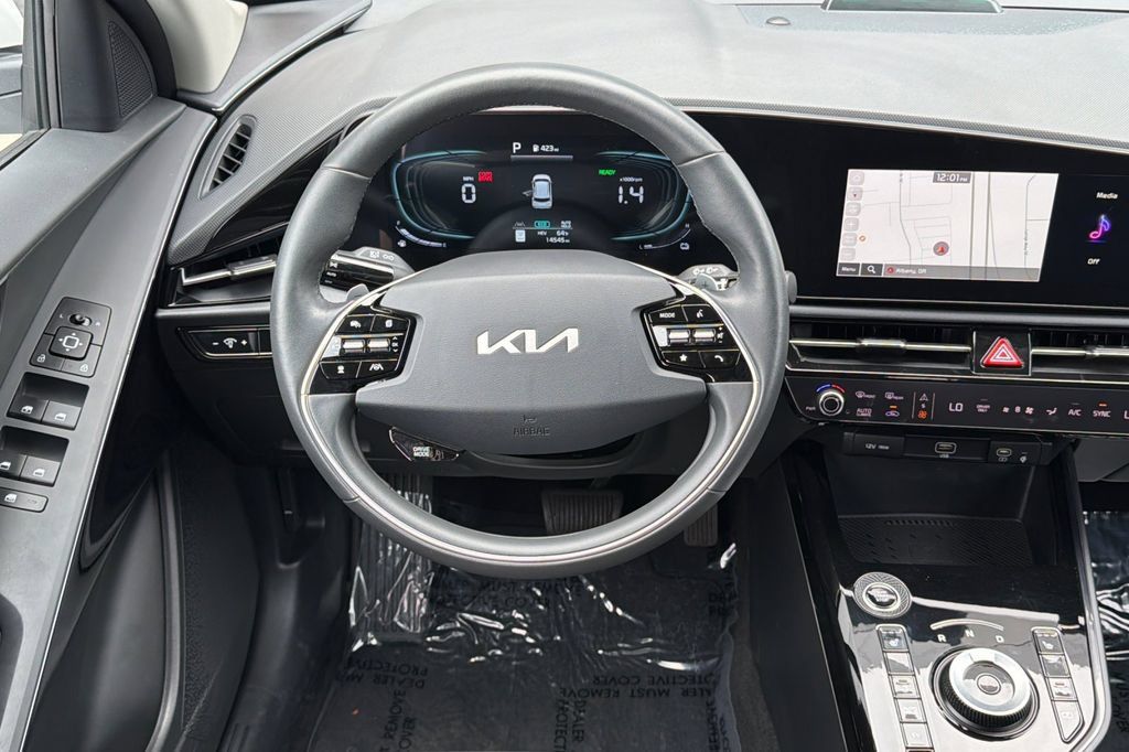 Used 2024 Kia Niro EX w/ EX Cold Weather Package FWD image 11