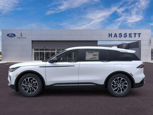 New 2026 Lincoln Nautilus Premier AWD/4WD image 3