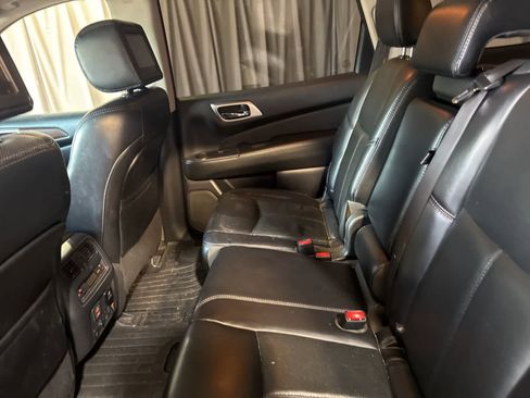 Used 2018 Nissan Pathfinder Platinum image 17