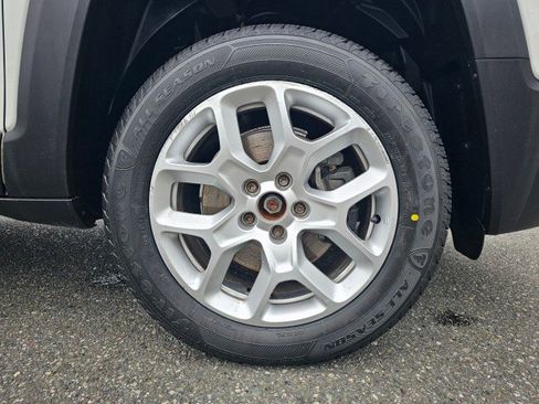 Used 2015 Jeep Renegade Latitude AWD/4WD image 9