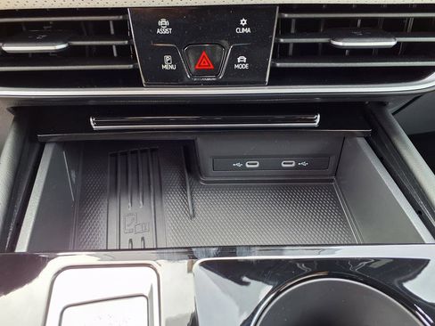 Used 2025 Volkswagen Atlas Cross Sport SEL Premium R-Line image 32