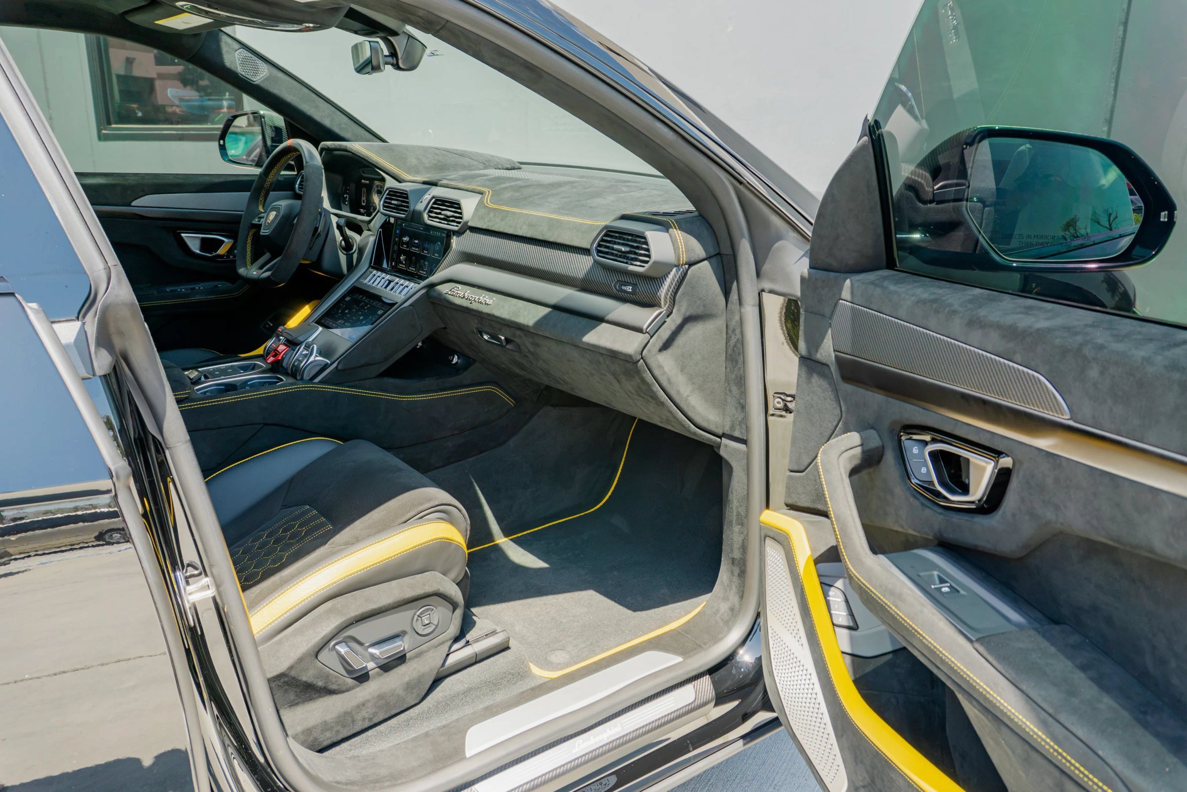 Used 2024 Lamborghini Urus Performante AWD/4WD image 61
