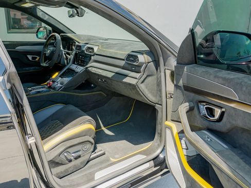 Used 2024 Lamborghini Urus Performante AWD/4WD image 61