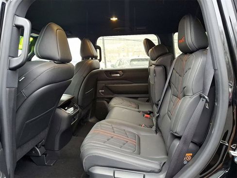 Used 2025 Nissan Armada PRO-4X image 11