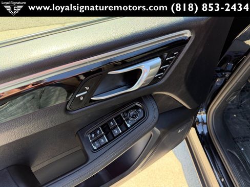 Used 2017 Porsche Macan AWD/4WD image 19