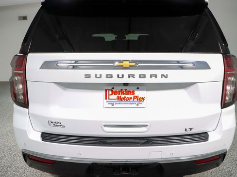 Used 2023 Chevrolet Suburban LT image 8