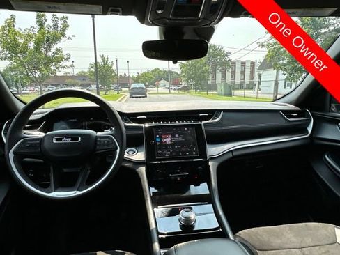 Used 2023 Jeep Grand Cherokee Altitude AWD/4WD image 3