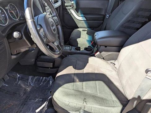 Used 2016 Jeep Wrangler Unlimited Rubicon w/ Connectivity Group image 14