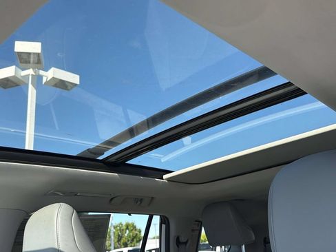 Used 2021 Toyota Highlander Platinum FWD image 9