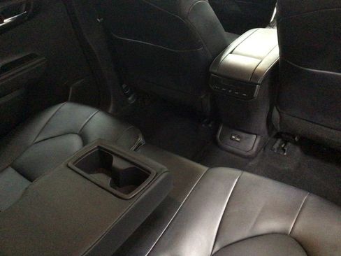 Used 2022 Toyota Highlander XLE image 22