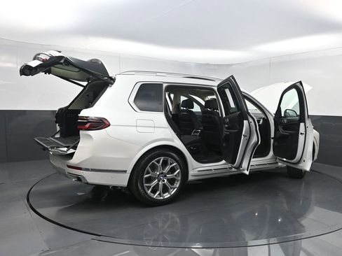 Used 2023 BMW X7 xDrive40i w/ Premium Package AWD/4WD image 43
