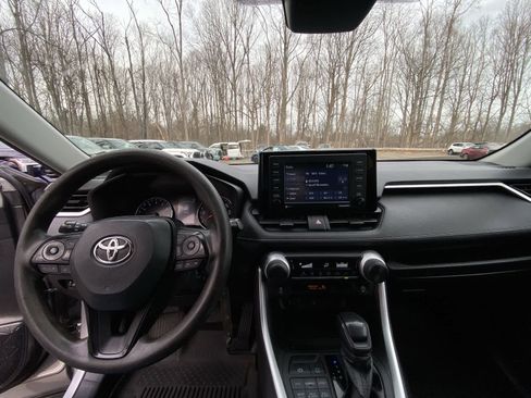 Used 2021 Toyota RAV4 LE image 25