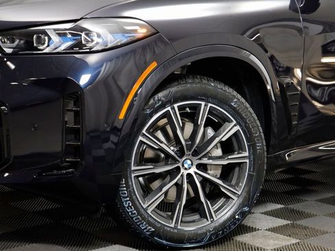 New 2026 BMW X5 xDrive40i w/ M Sport Package AWD/4WD image 3