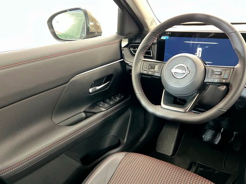 New 2025 Nissan Kicks SR image 11