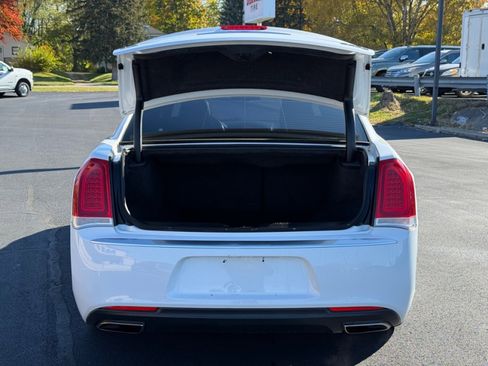 Used 2017 Chrysler 300 C Platinum image 34