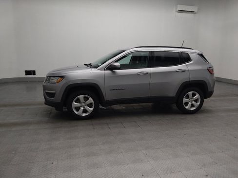 Used 2017 Jeep Compass Latitude w/ Popular Equipment Group AWD/4WD image 2