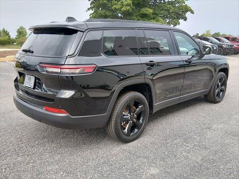 Certified 2025 Jeep Grand Cherokee L Limited w/ Black Appearance Package RWD image 3