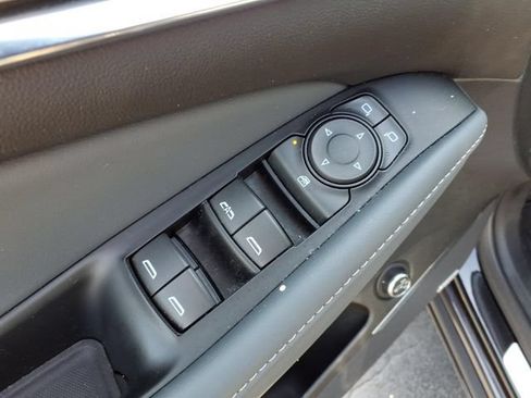Used 2024 Buick Enclave Essence w/ Experience Buick Package FWD image 11