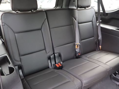 Used 2022 Chevrolet Suburban High Country image 39