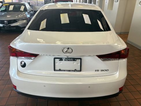 Used 2018 Lexus IS 300 image 10