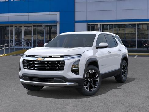 New 2026 Chevrolet Equinox LT w/ Convenience Package II FWD image 6