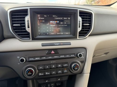 Used 2019 Kia Sportage LX w/ LX Popular Package image 16