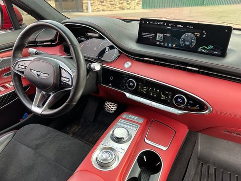 Used 2022 Genesis GV70 3.5T Sport w/ Sport Prestige Package AWD/4WD image 32