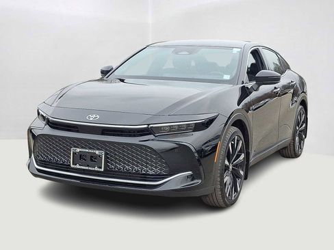 Certified 2025 Toyota Crown Platinum image 1