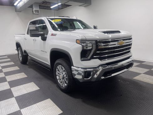 Used 2024 Chevrolet Silverado 2500 LTZ w/ LTZ Plus Package image 6