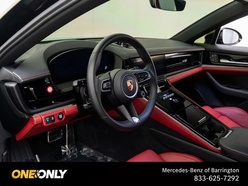 Used 2024 Porsche Panamera image 18