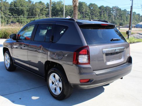 Used 2016 Jeep Compass Latitude image 9
