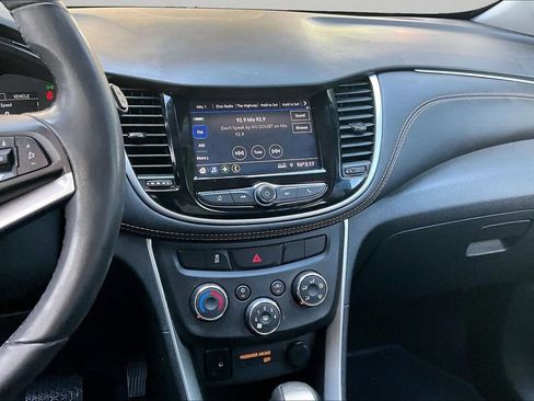 Used 2022 Chevrolet Trax LT w/ LT Convenience Package FWD image 8