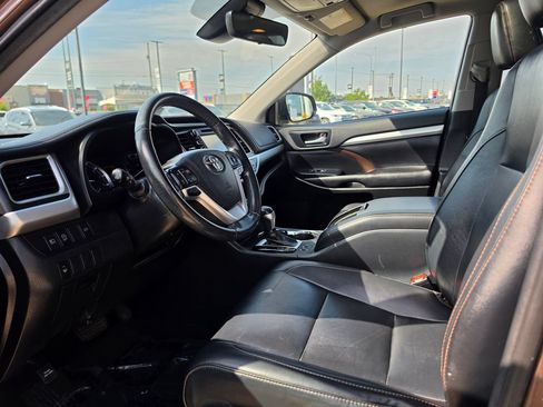 Used 2019 Toyota Highlander XLE AWD/4WD image 9