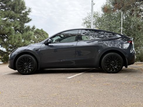Used 2024 Tesla Model Y Long Range image 4