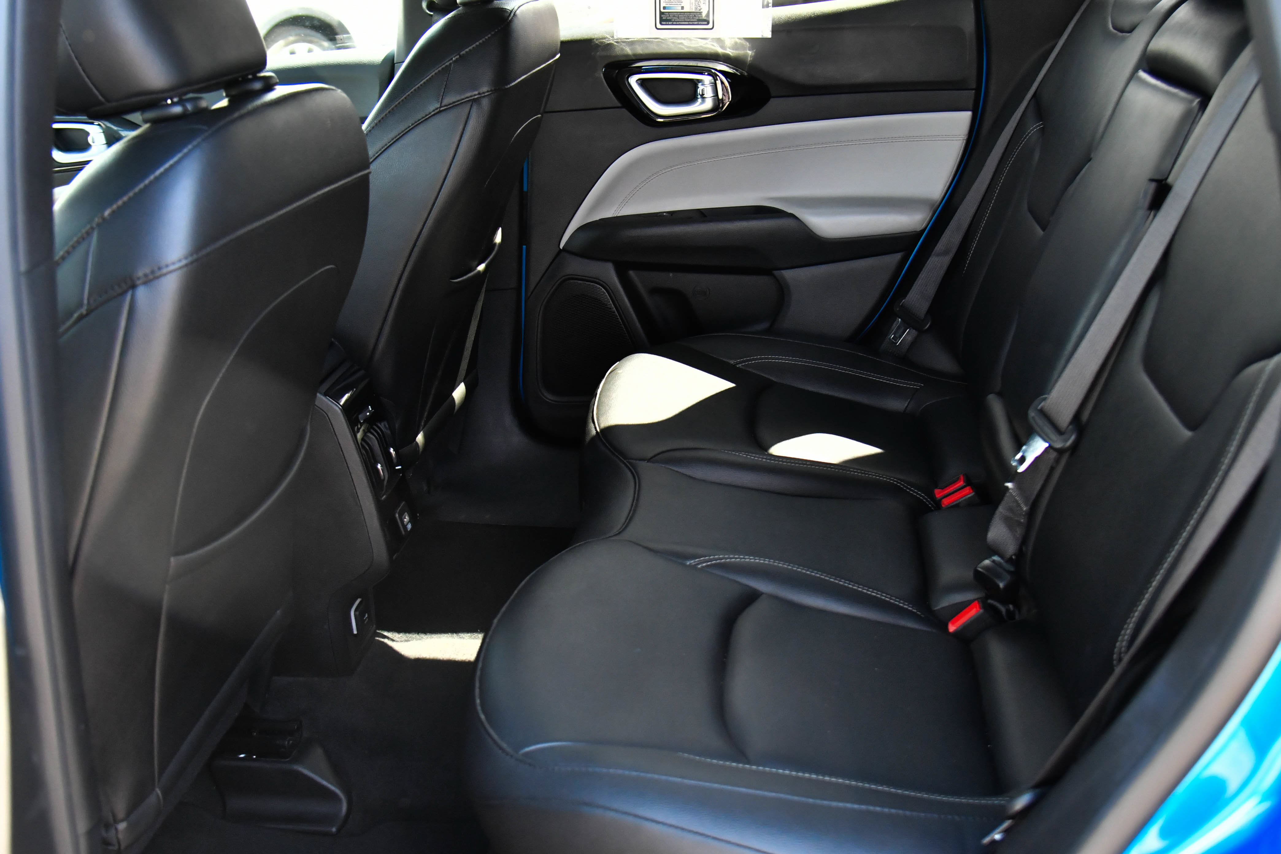 Used 2025 Jeep Compass Limited AWD/4WD image 40