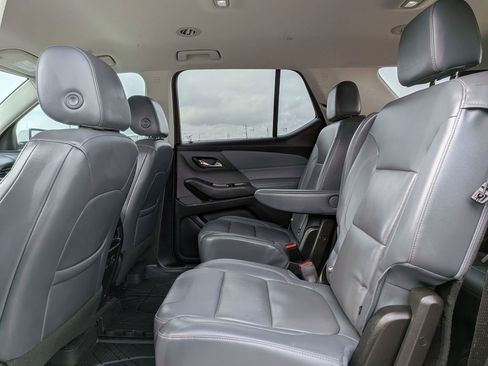 Used 2021 Chevrolet Traverse LT w/ LT Premium Package image 28