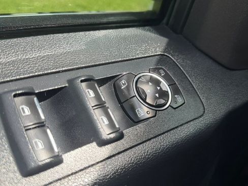 Used 2015 Ford F150 Platinum w/ Equipment Group 701A Luxury AWD/4WD image 44