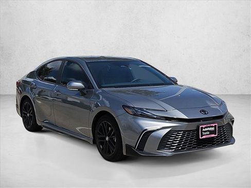 Used 2026 Toyota Camry SE w/ Convenience Package FWD image 3