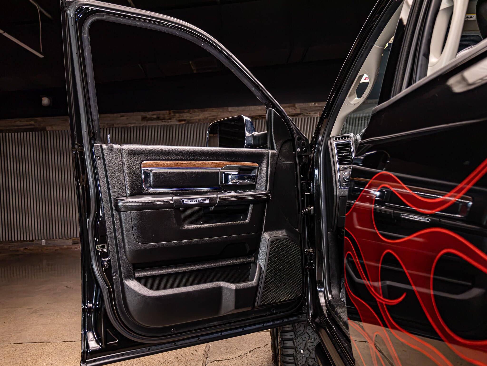 Used 2018 RAM 2500 Laramie w/ Convenience Group AWD/4WD image 32