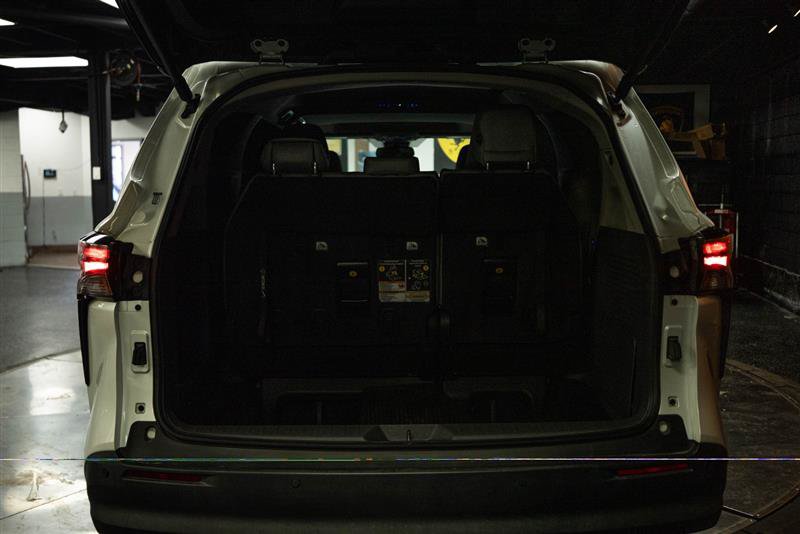 Used 2023 Toyota Sienna XLE AWD/4WD image 7
