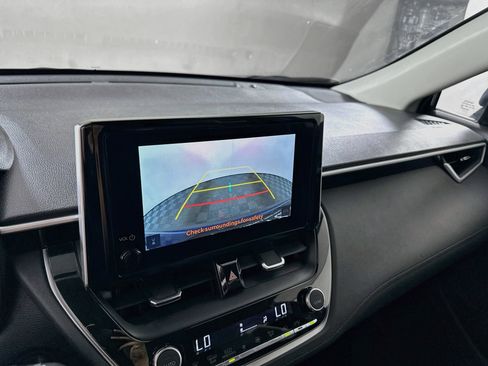 Used 2025 Toyota Corolla Cross XLE FWD image 22