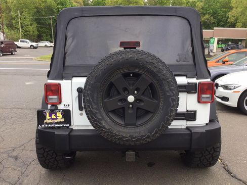 Used 2015 Jeep Wrangler Unlimited Sport w/ Quick Order Package 24S AWD/4WD image 9