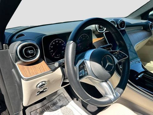 Used 2024 Mercedes-Benz GLC 300 4MATIC image 9