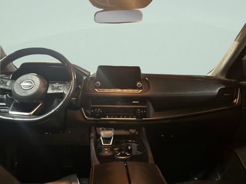 Used 2023 Nissan Rogue SV w/ SV Premium B Package image 17