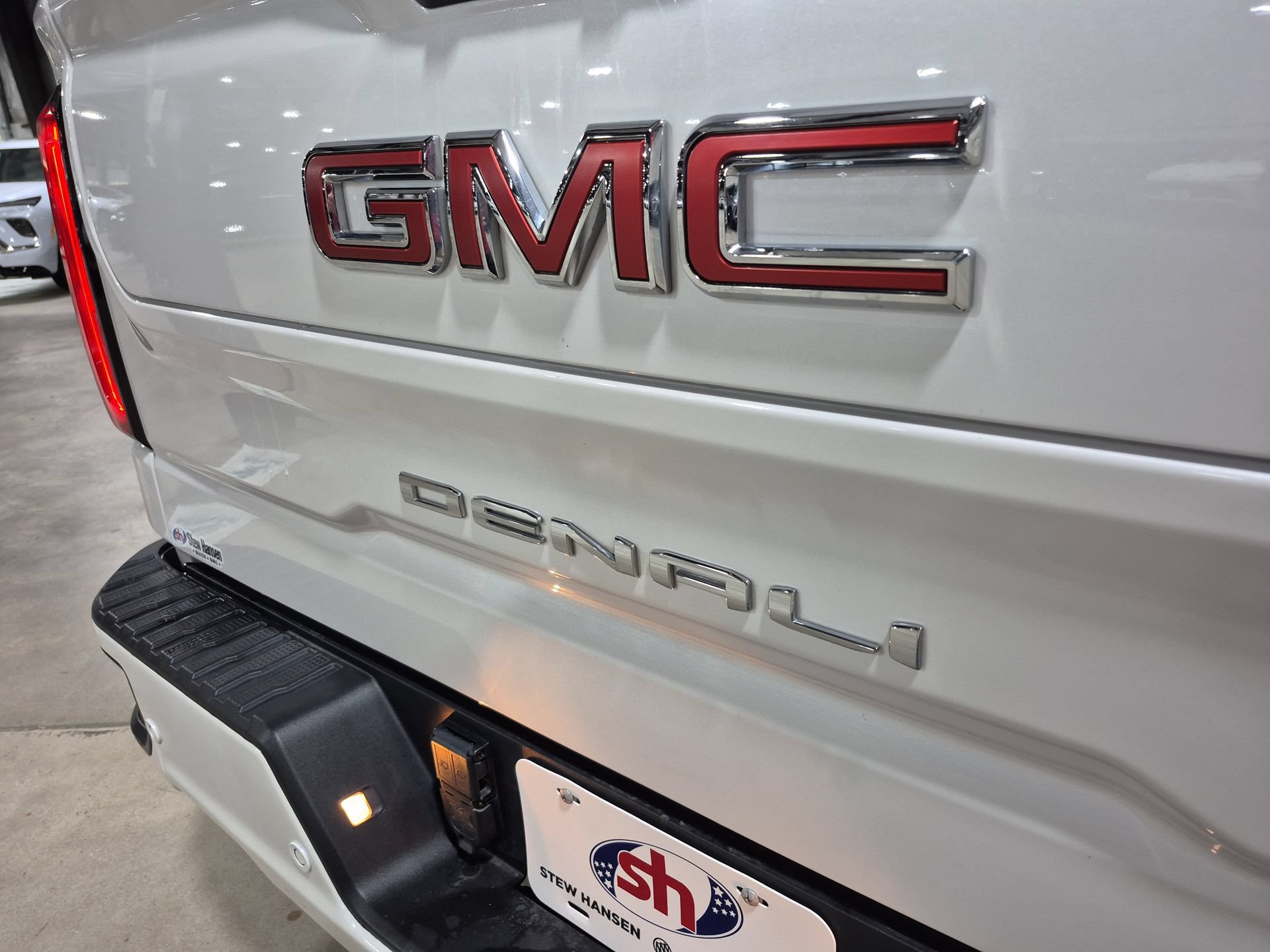 Used 2024 GMC Sierra 1500 Denali w/ Denali Reserve Package AWD/4WD image 32