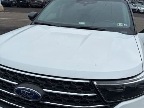 Certified 2023 Ford Explorer XLT AWD/4WD image 8