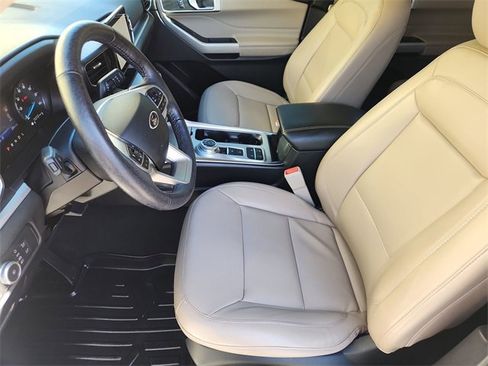 Used 2021 Ford Explorer XLT w/ Equipment Group 202A image 20